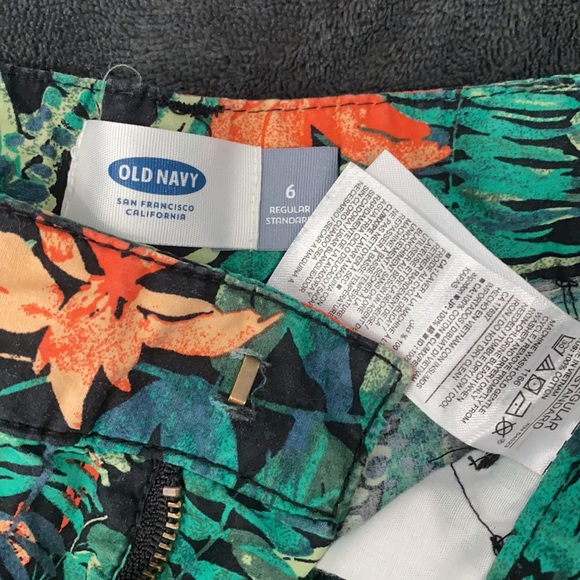 Fun tropical print shorts Old Navy size 6 - Picture 2 of 3